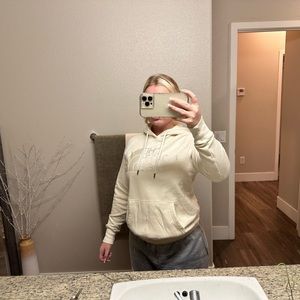 Women’s north face hoodie worn once